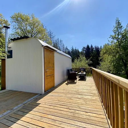 Bauwagen In Idyllischer Lage *