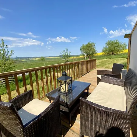 Bauwagen In Idyllischer Lage *