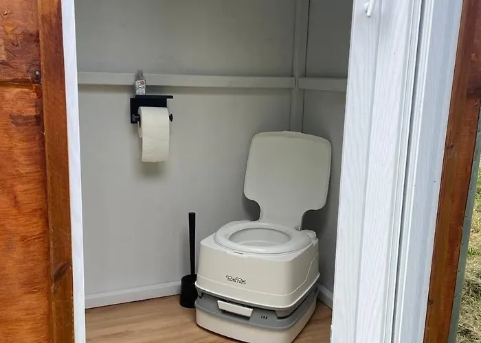 Bauwagen In Idyllischer Lage *