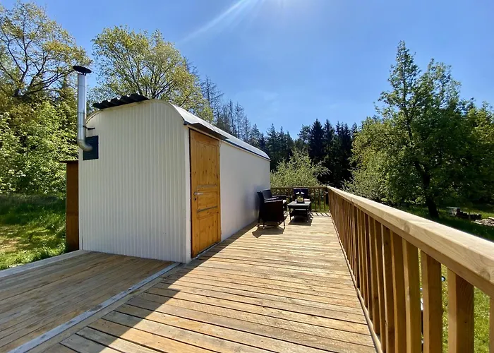 Bauwagen In Idyllischer Lage *